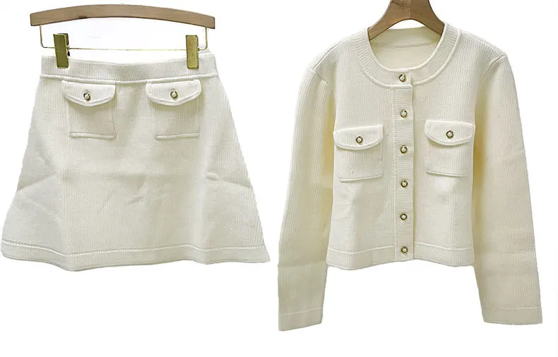 

Женский вязаный кардиган с жемчужными пуговицами, длинными рукавами, круглым вырезом, на одной пуговице, или мини-юбка А-силуэта с высокой талией