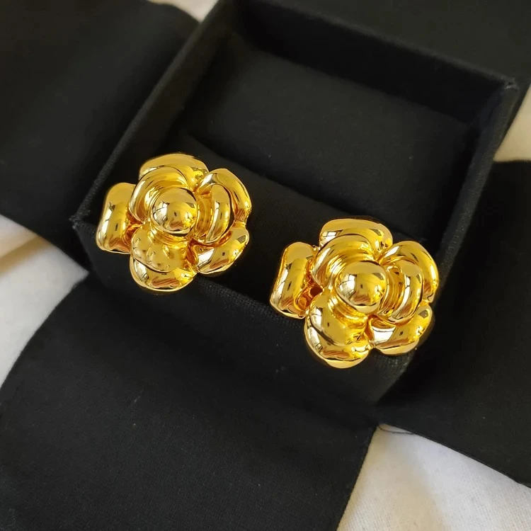 

Серьги из латуни с позолотой в европейском дизайнерском стиле 2025 года, женские, высшее качество, трендовый ювелирный бренд