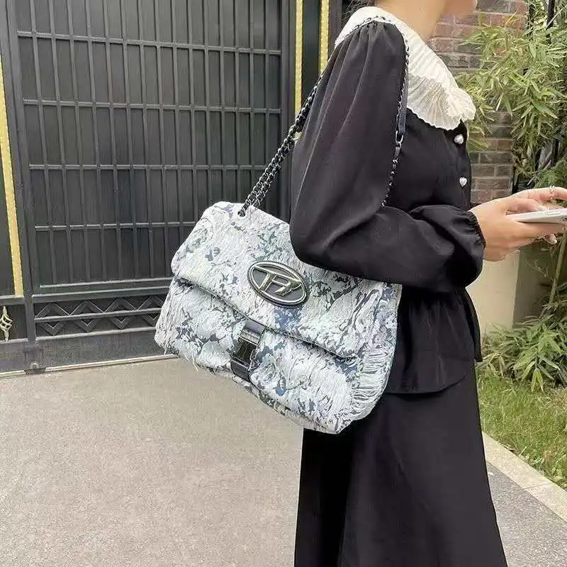 

2026 New fashionable canvas chain shoulder bag high-quality large-capacity casual crossbody bag for women