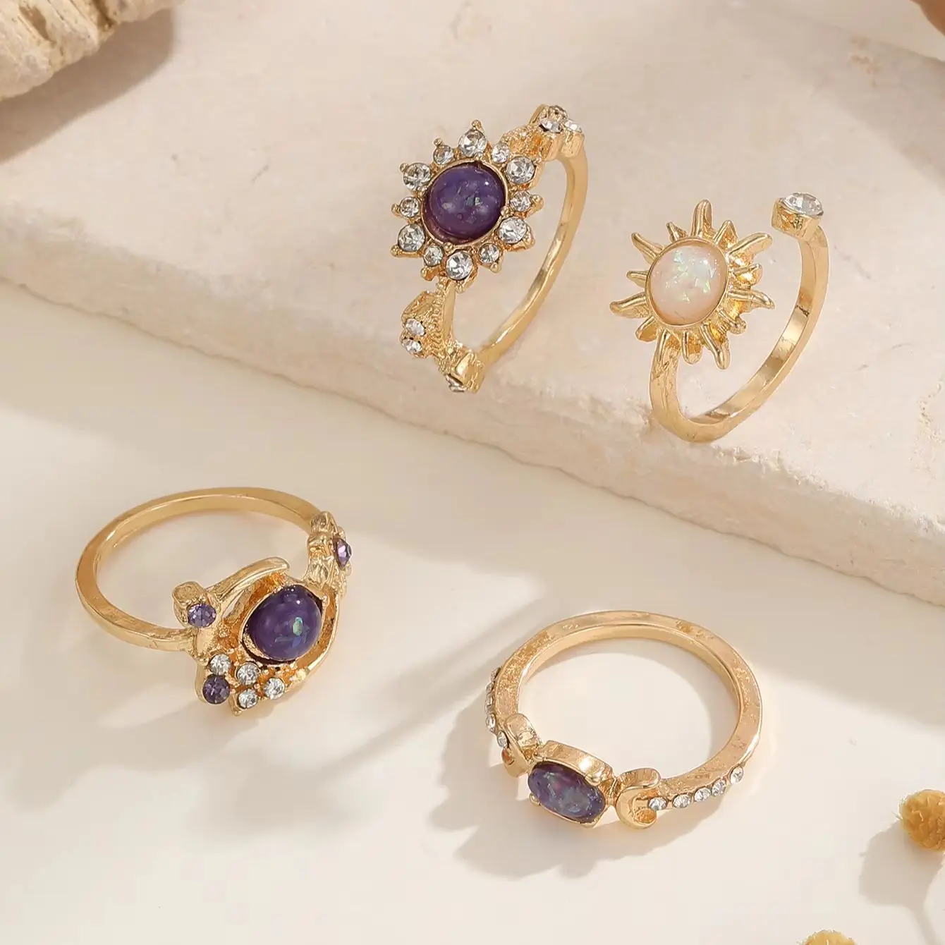 4PCS Fashion Retro Purple Geometric Women's Ring Set, Gold Silver Stackable Women's Finger Ring, Suitable for Daily Party Wearin