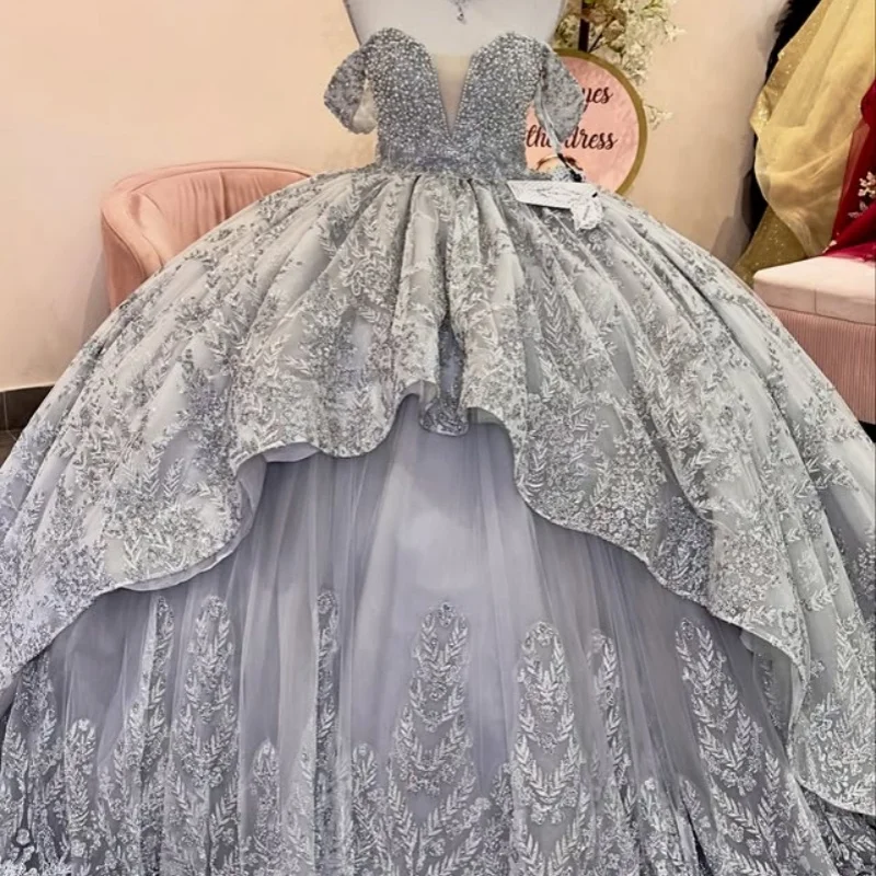 

Shiny Silvery Quinceanera Dresses Off the Shoulder Glitter Decal Beadwork Lace Long tail Vestidoe 15 Quinceanera Customize