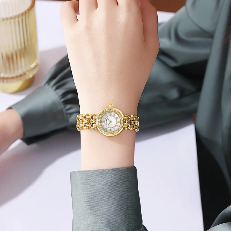 New Diamond Encrusted Women's Watch with Shell Mother Face, Small Fragrant Style, High Beauty and Temperament for Women