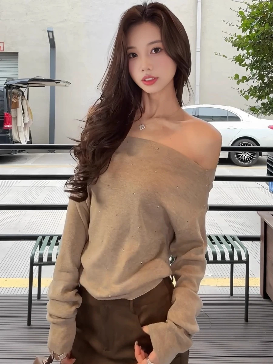 French Style Slim Fit Long Sleeve Knitted Sweater Women's Fashion Shoulder Bared Diamond Embellished Casual Wear for Autumn W...