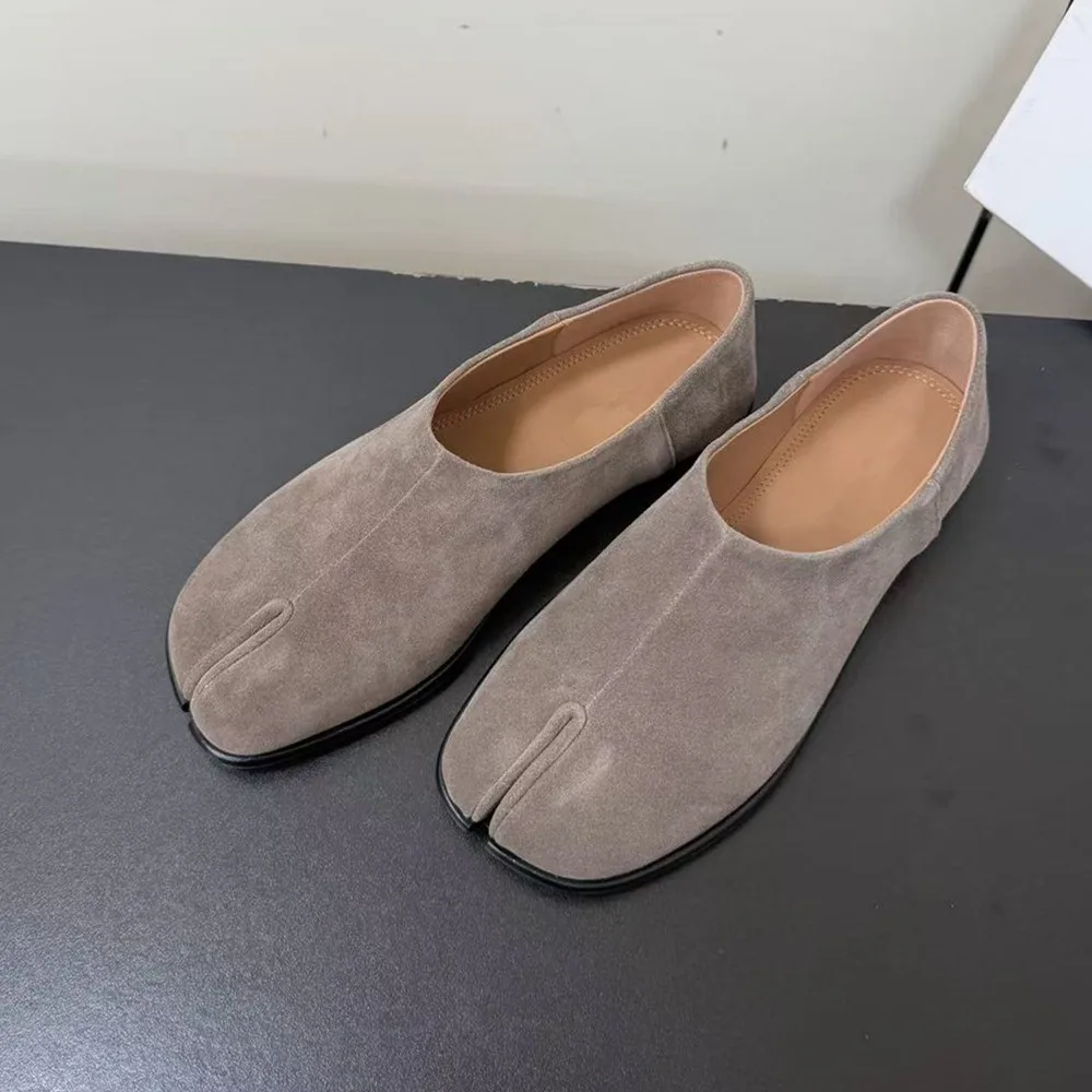 High Quality Suede Split Toe Shoes for Women 2026 Autumn and Winter New Style Anti Fleece Pig Hoof Flat Ballet Heel Le Fu Shoes