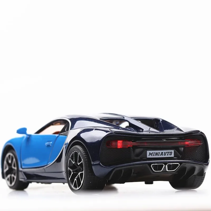 نموذج سيارة رياضية من سبيكة Bugatti Chiron ، معدن مصبوب ، طراز سيارة سوبر ، مجموعة محاكاة للصوت والضوء للأطفال ،