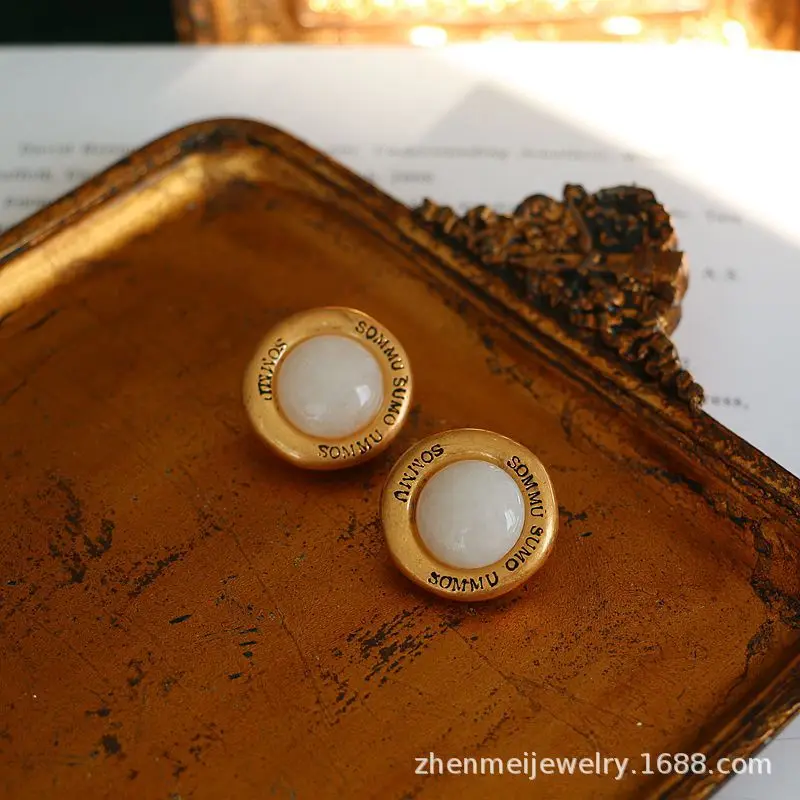 

Vintage Mid-Ancient Album Copper Real Gold Natural White Crystal Ear Clip