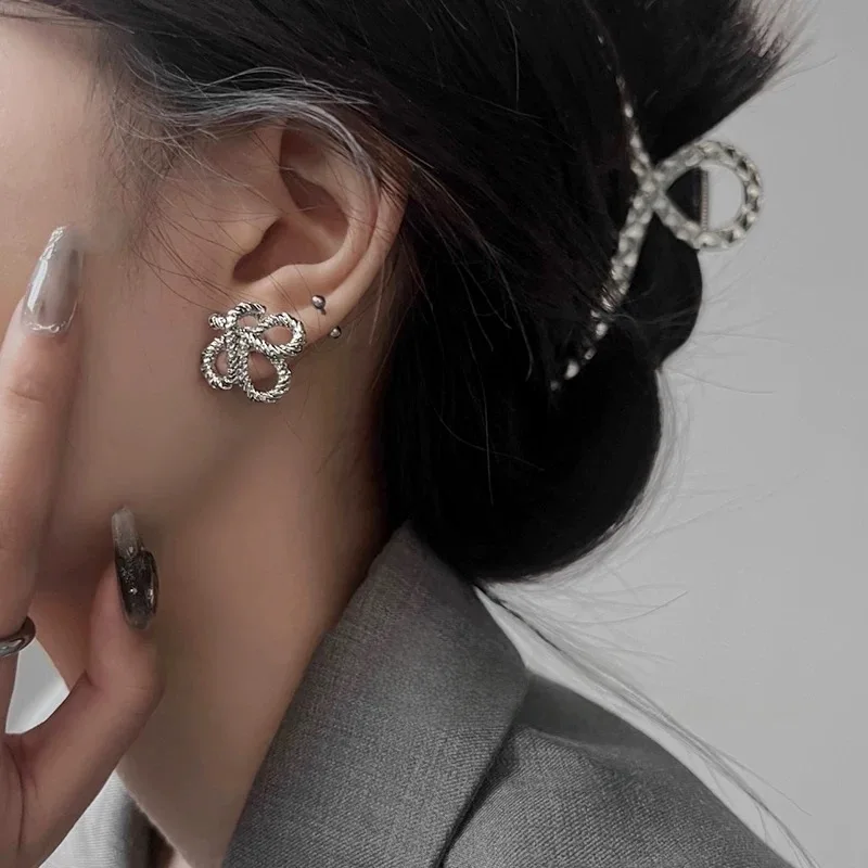 

Minimalism Style Silver Color Twisted Wrapped Geometric Stud Earrings for Women New Trendy Personality Punk Party Jewerly Gifts