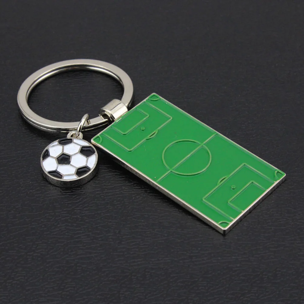 2 قطعة ملعب كرة القدم المفاتيح البسيطة لطيف المعادن الطفل كرة القدم الرياضة Keyrings قلادة الهدايا التذكارية الكرتون الإبداعية فريق