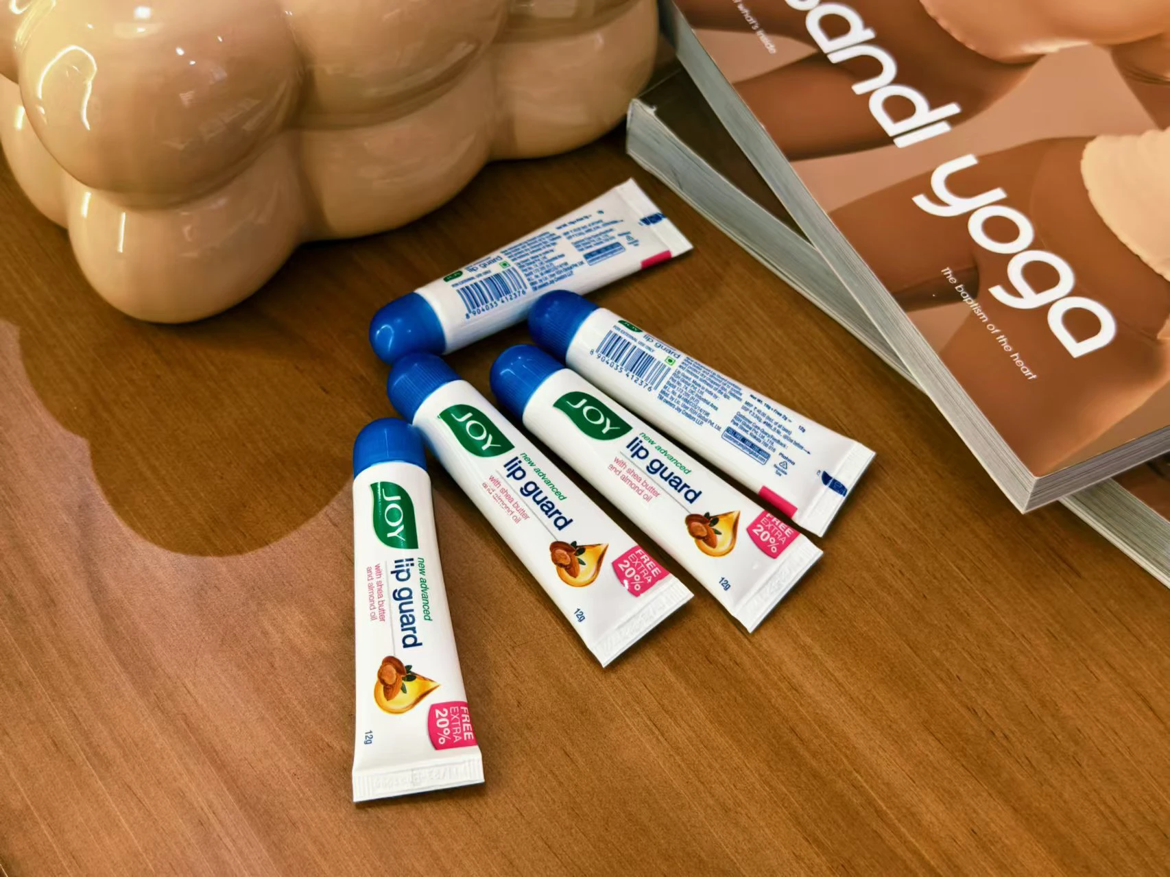 بلسم الشفاه الهندي بزبدة الشيا واللوز 12 جرام، يهدئ ويرطب الشفاه، العناية بالتليين والمغذي #1