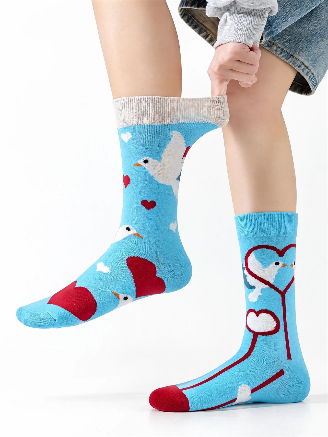 1 Pairs Unisex Crew Cotton Funny Socks Sky‑Blue Dove Heart Balloon Cotton Mid‑Calf Socks Novelty Gift Sock Men Women Daily Wear