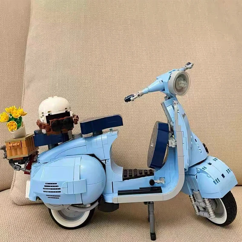 Roman Holida Vespa 125 Moc 10298 Famous Motorcycle City Moto Assembled Building Blocks Bricks High-tech Model Toys For Kids Gift