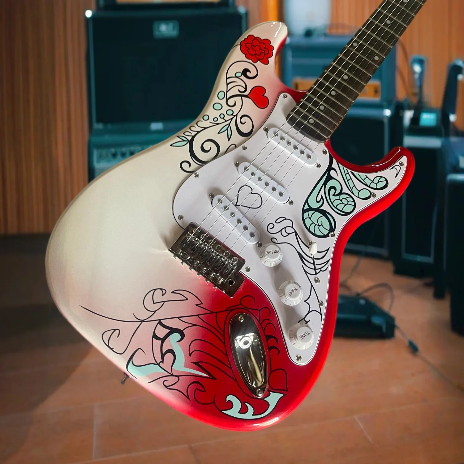 Rose Pattern Entwined  Gloss Red-white Gradient Paint  Electric Guitar Solid Wood Body SSS Pickup Beginners Delivery Included