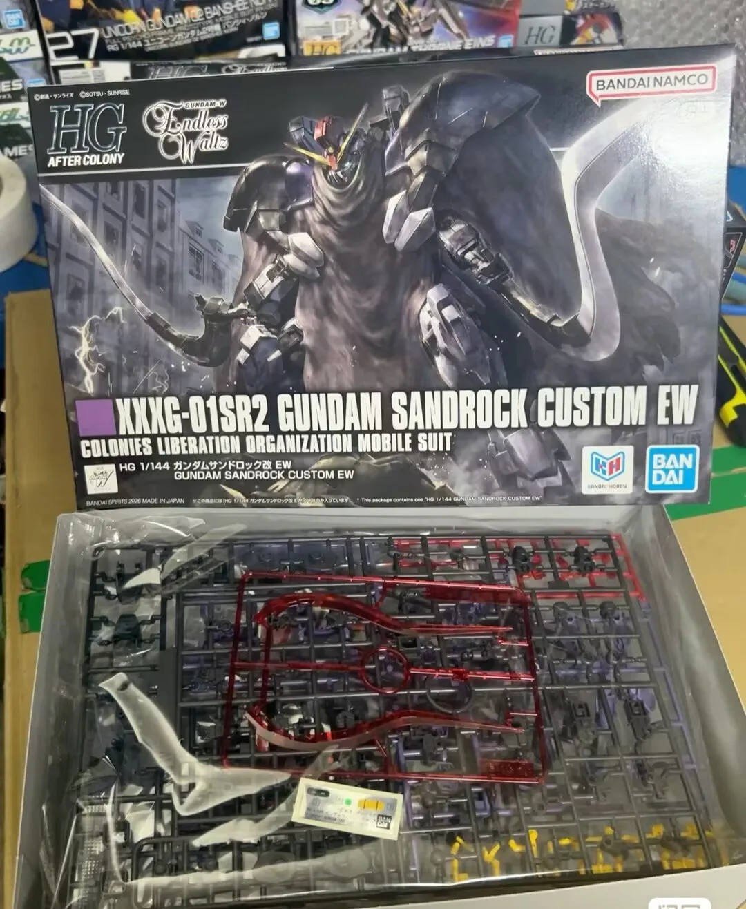 

Bandai Original MODEL KIT HG 1/144 SANDROCK CUSTOM EW Model Kit Anime Action Fighter Assembly Model Toy Gift