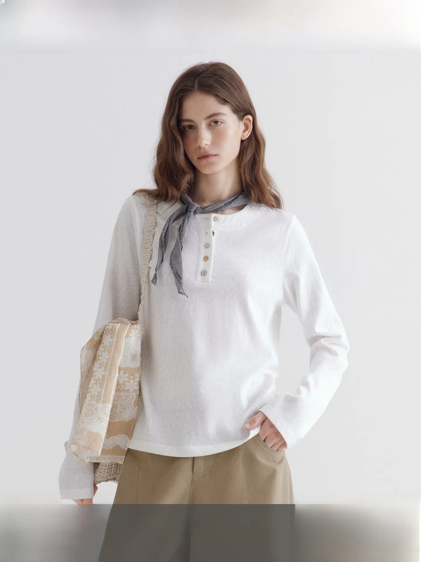 

Fano Long Sve T-irt Women's Spring 2026 Floral Lace Double Layer Collar Slimming White Top Commute Sle Stand Fit