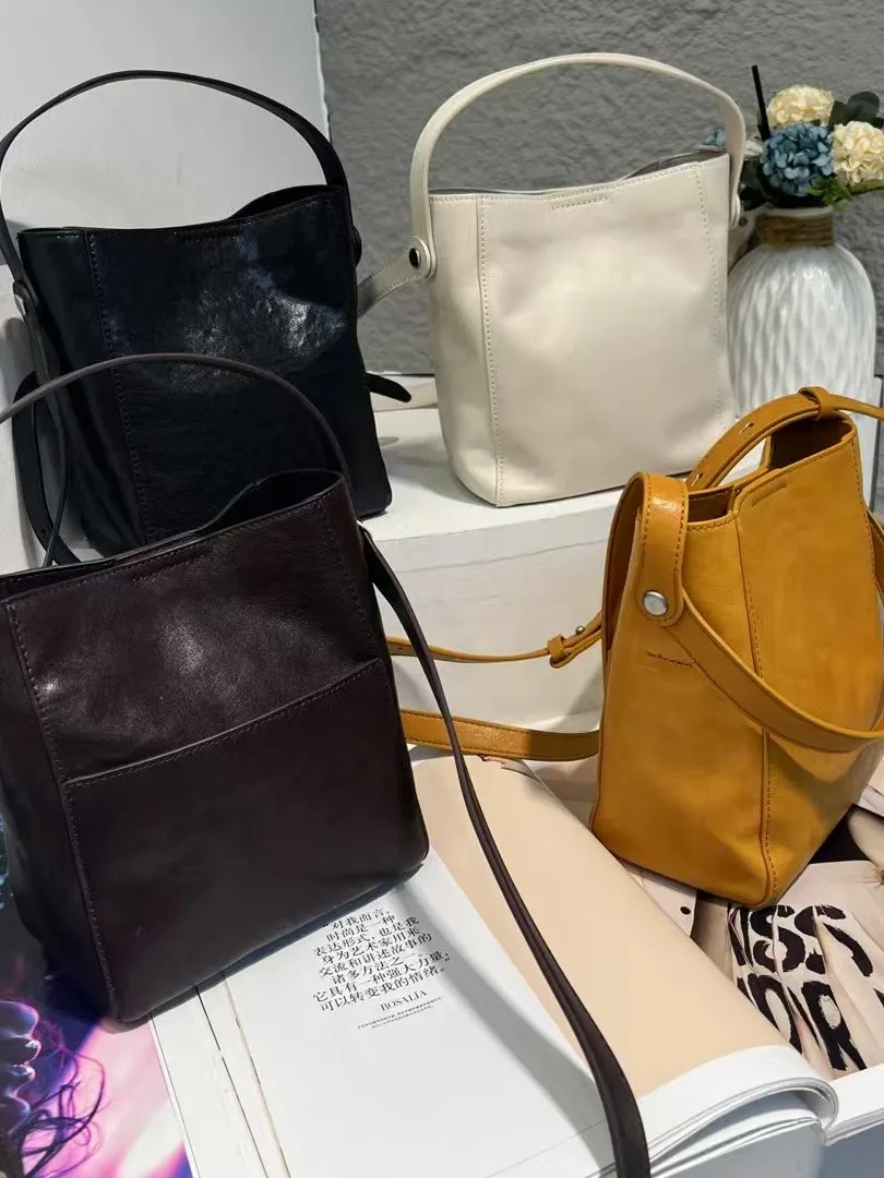  Crossbody Shoulder Bag Women's Top Layer Oil Wax Cowhide Commuter Bag Versatile Stylish Square Shape Spring 2026