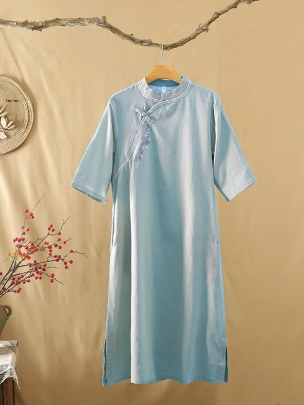 

Retro Waed Cotton Linen Embroidered Dr Summer Large Size Women's Stand Collar Side Button Split High End Chinese Cheongs...