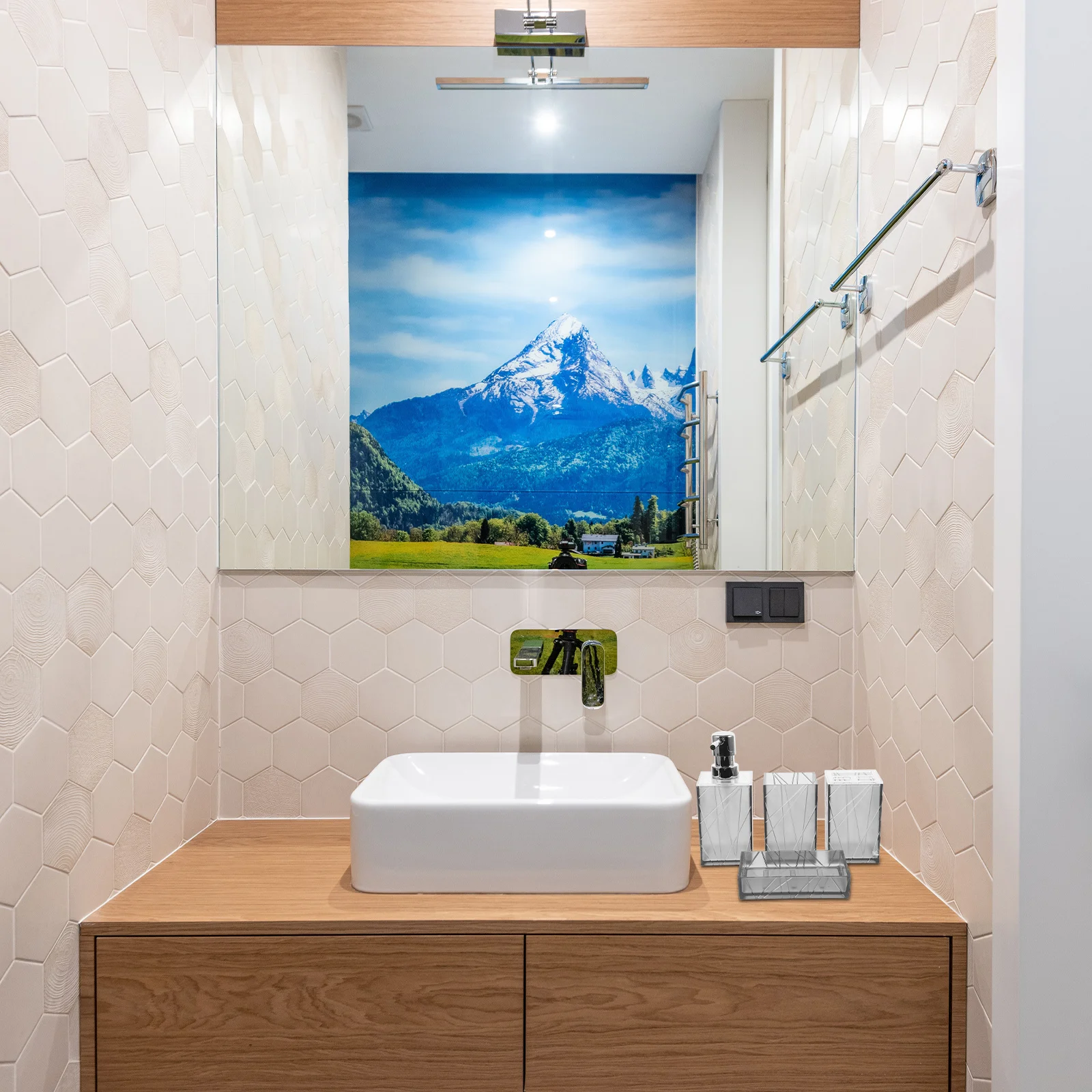 

1Set Bathroom Accessory Set Plastic Soap Dispenser Toothbrush Holder Toothbrush Cup Soap Dish Multipurpose Elegant Kit