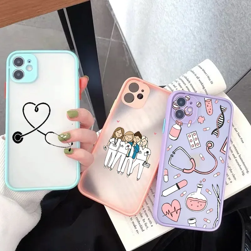 Cartoon Medicine Doctor Nurse Etui na telefon iPhone 16 15 14 13 12 11 Pro Max Mini SE 7 Plus Hard Cover Shockproof Clear Fundas