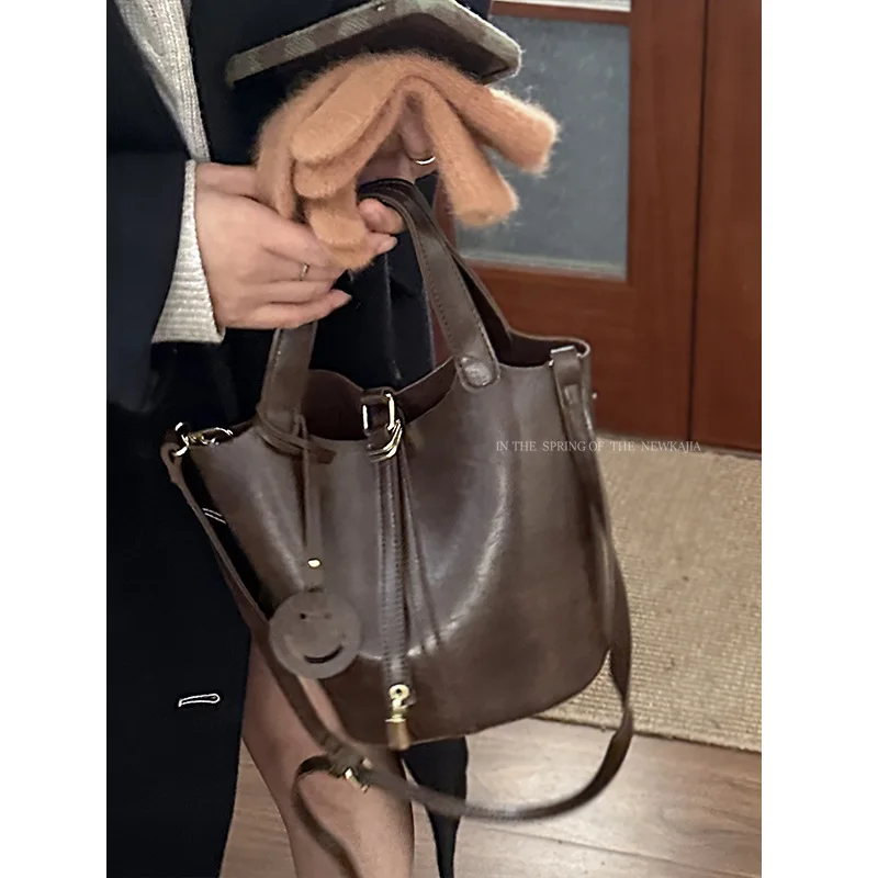 Bucket Tote Bag, Women\'s New Retro Niche Design Bag, Fashionable, Versatile, High-end Texture Handbag, Crossbody Bag