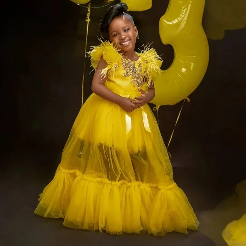 

Yellow Feather Flower Girl Dresses Tulle Beaded See Through Kids Birthday Party Gown O Neck with Crystal Child Communion Dress