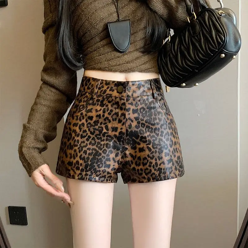 Spice girl high waist black leather shorts women's 2025  winter new wide-leg leopard print  leather shorts hot pants outside