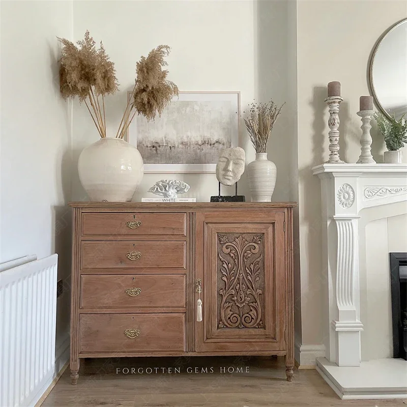 ตู้ไม้เนื้อแข็งสไตล์นอร์ดิกฝรั่งเศสแบบเรโทร รุ่น LS 42 ใช้เป็นตู้เก็บของข้างโต๊ะอาหาร  แกะสลักและทำให้ดูเก่า  สามารถปรับแต่งได้