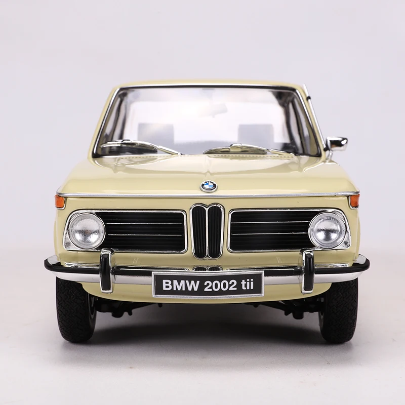 Kyosho 1:18 BMW 2002 Tii  Alloy Car Model Diecast Metal Vehicle Display Collection #08543