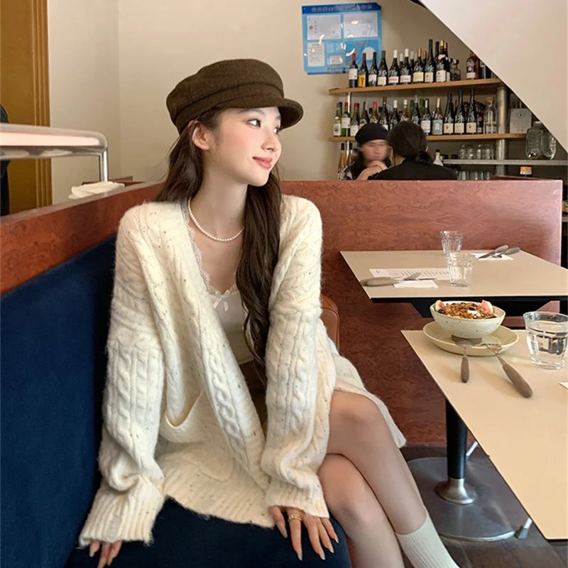 เสื้อโค้ทไหมพรมถักคุณภาพสูงสำหรับผู้หญิง ไม่เป็นขุย สำหรับต้นฤดูใบไม้ร่วง แขนยาว คอวี ความยาวปกติ เสื้อคลุมด้านนอก โดยตงกวน ต้าเหลียง