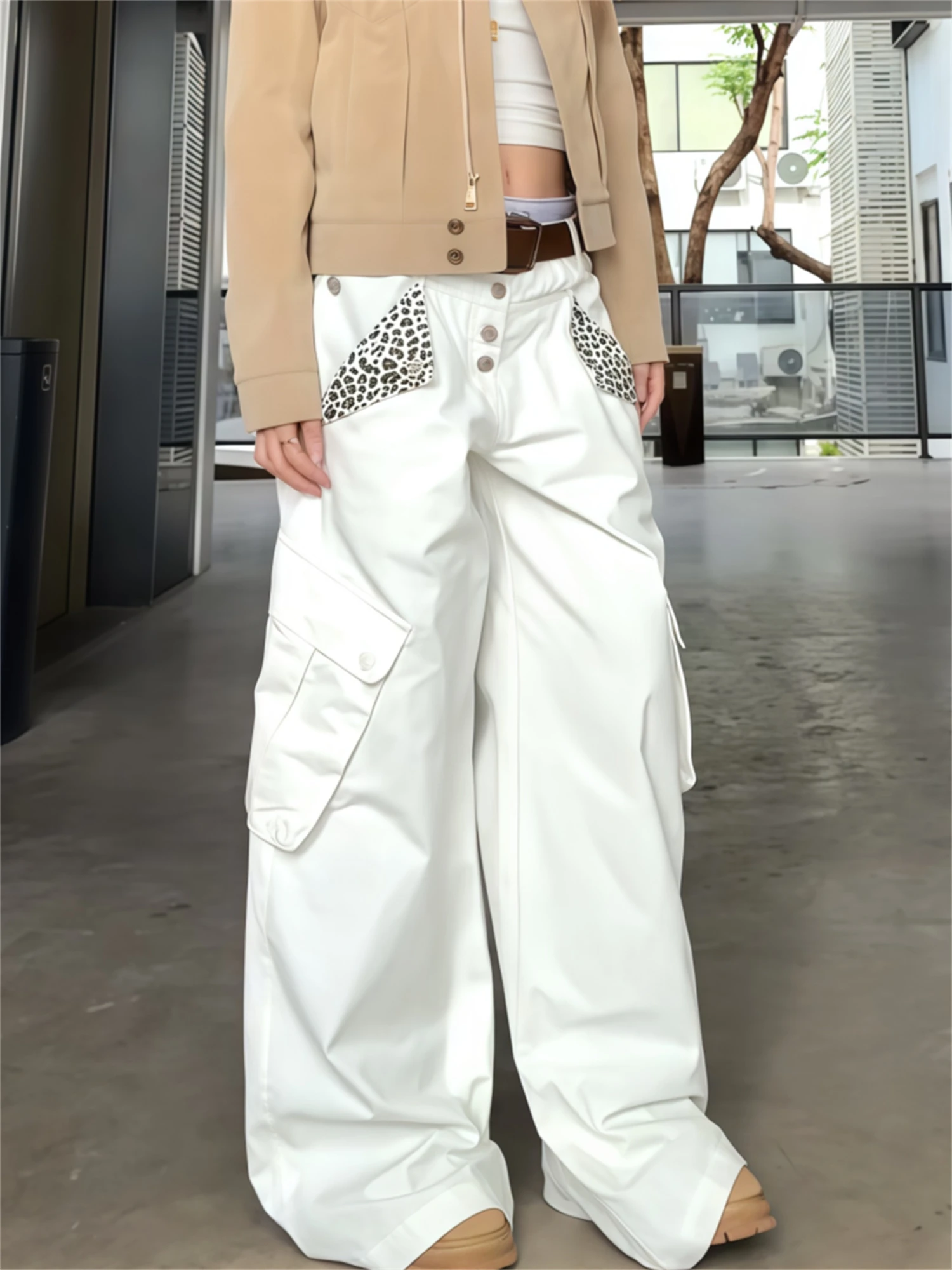 Y2k feminino streetwear jeans branco com estampa de leopardo retalhos bolsos de carga calças de perna larga calças de moda casual