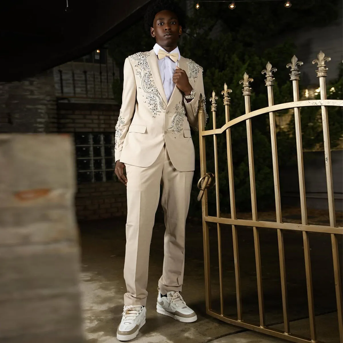 

High Quality Diamond Men Suits Ropa Hombre Peaked Lapel Groom Tuxedos 2 Pieces Sets Male Party Prom Blazer Customized