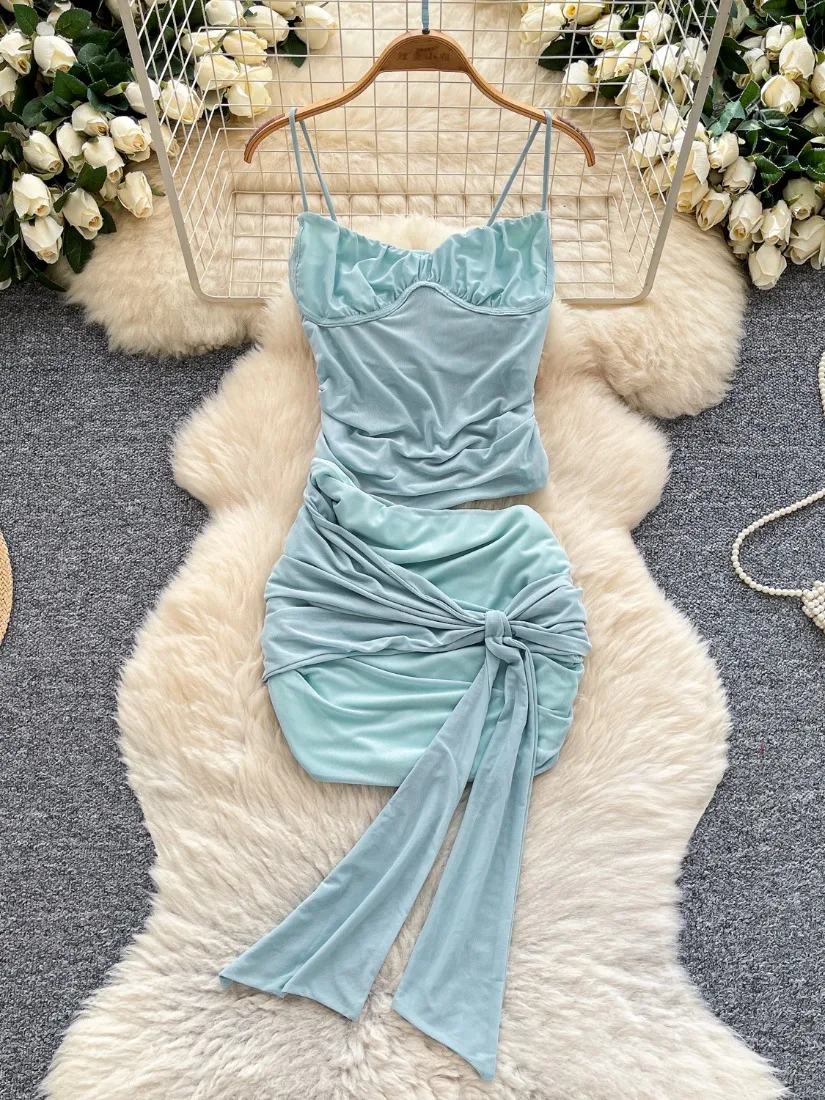 เดรสสั้นรัดรูปทรงบอดี้คอนสำหรับผู้หญิง แบรนด์ Foamlina ดีไซน์เซ็กซี่เว้าช่วงตัว สายเดี่ยวแบบสปาเก็ตตี้ ผ้ารัชด แต่งผูกเชือก ทรงเข้ารูป เหมาะสำหรับงานปาร์ตี้ แฟชั่นฤดูร้อน