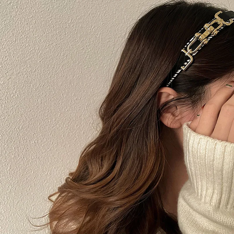 

Black Metal Chain Geometric Design Headband for Women Edgy Cool Girl Non Slip Hair Hoop 2026 New Fall Winter Comfortable Daily