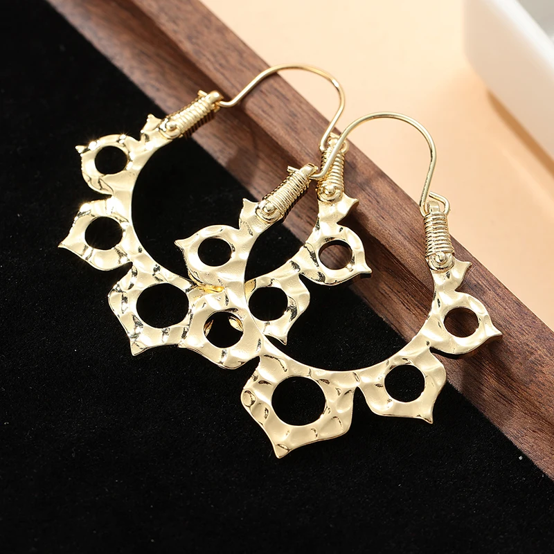 Vintage Ethnische Kreative Textur Geometrische Hängeohrringe für Frauen Böhmische Hohle Blumenohrringe Schmuck