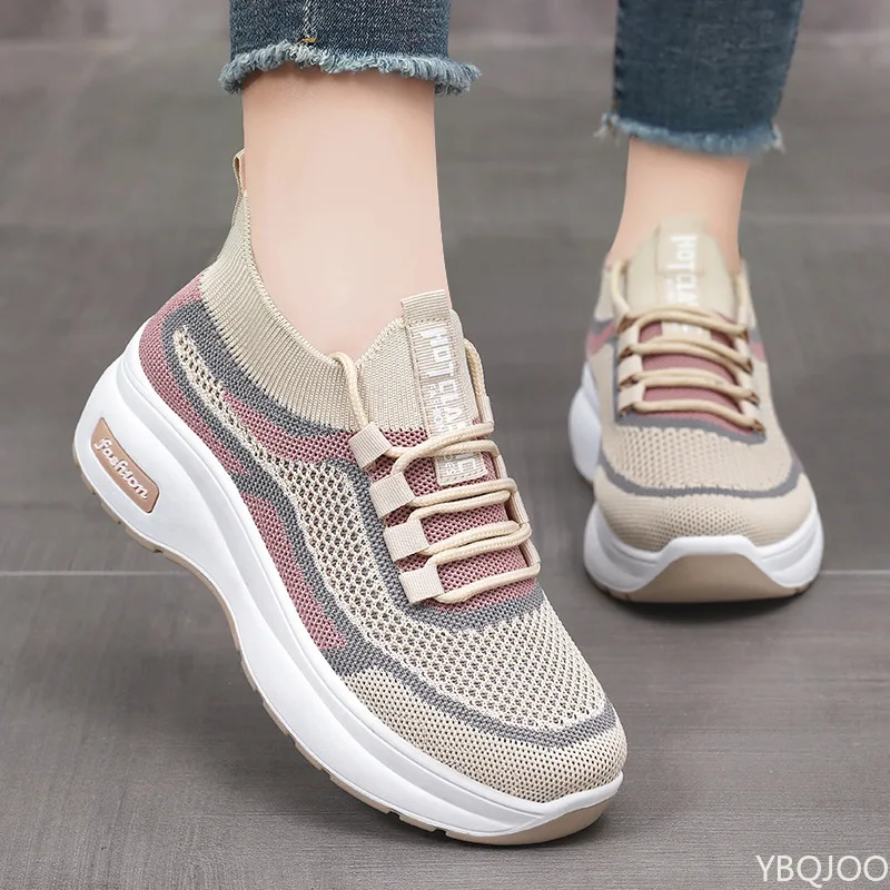 新しいファッショナブルな万能レディースシューズ、春のカジュアルランニング、通気性のある軽量厚底身長アップシューズ