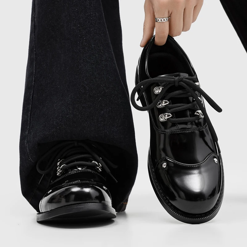 Bright Faced Men Derby Shoes with Personalized Metal Rivet Decoration Lace Up Trendy Fashionable for Daily Street Wear