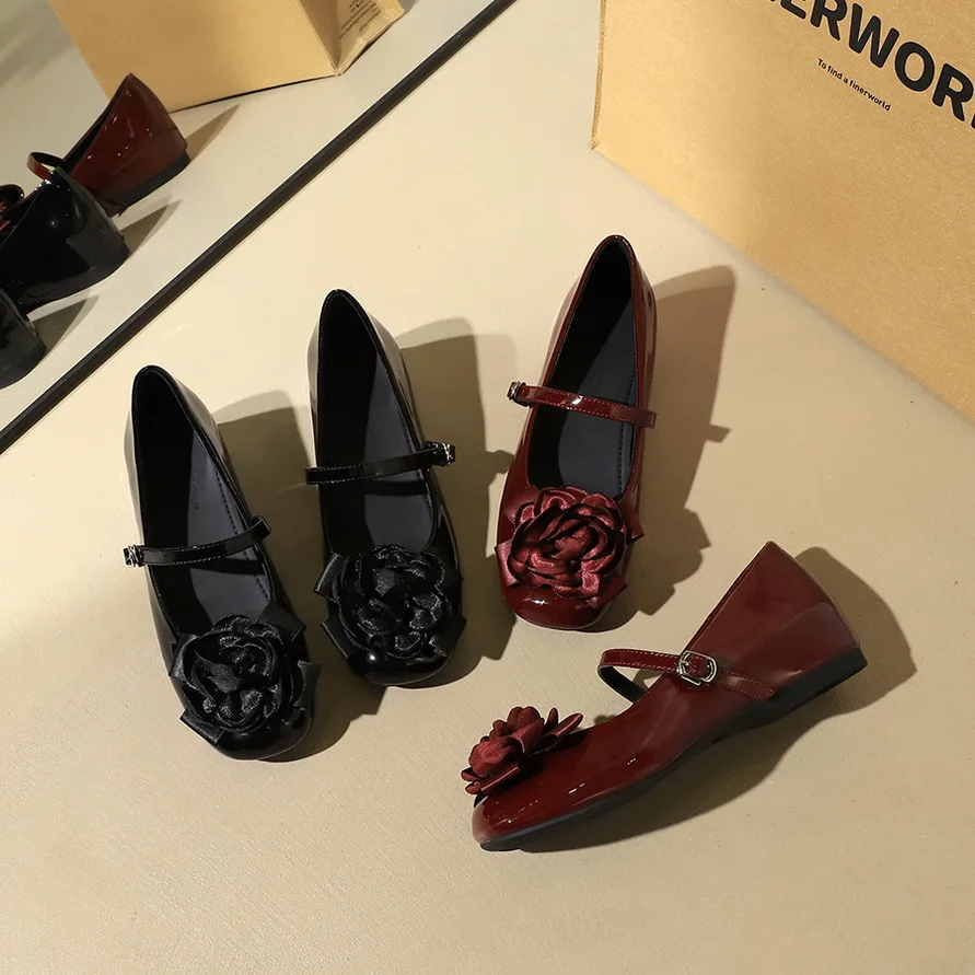 

Women Shoes Round Toe Shallow Mouth Single Shoe Fashion Three-dimensional Flower Decoration Mary Janes Patent Leather Flat Shoes