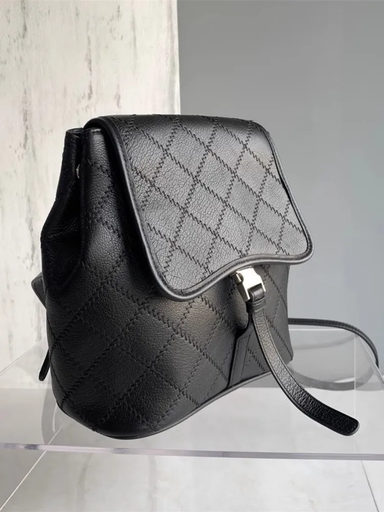 New Women Genuine Leather Backpack Solid Color Diamond Lattice Design Hasp Flap Casual Small Backpack Fashion Ladies Casual Bag