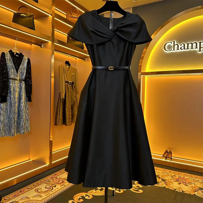 

Black dress female 2024 summer new waist slimming high temperament Hepburn wind small black dress in the long skirt.