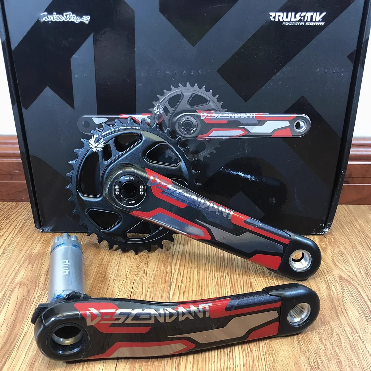 مجموعة كرانسيت TRUVATIV DESCENDANT TLD CoLab متوفرة بـ 165 مم، 170 مم و175 مم، مع سلسلة تثبيت مباشرة 32t