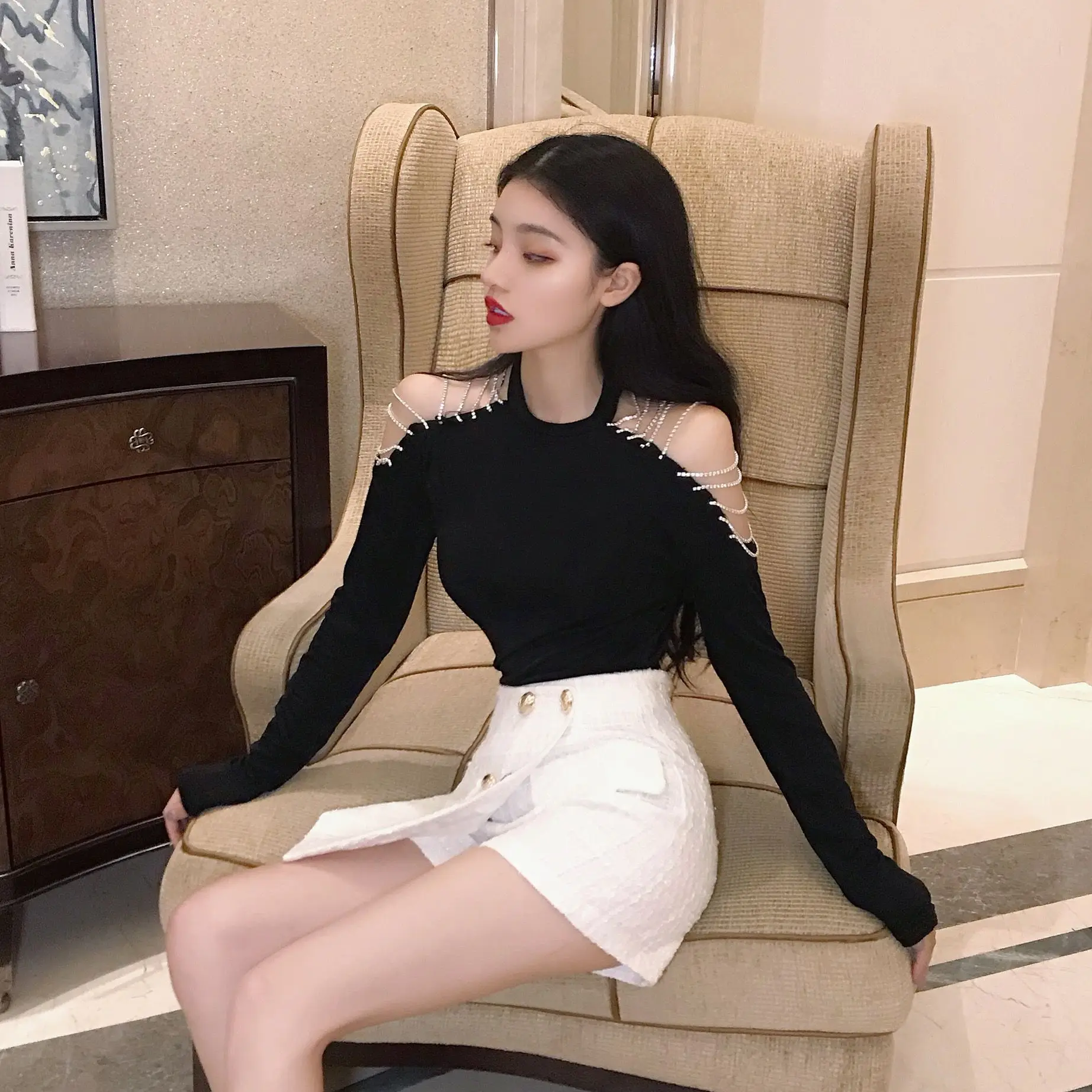 

Off-Shoulder Drill Chain Long-Sleeved T-Shirt Women 2025 Autumn Winter New Temperament Sexy Slim Base Shirt Top