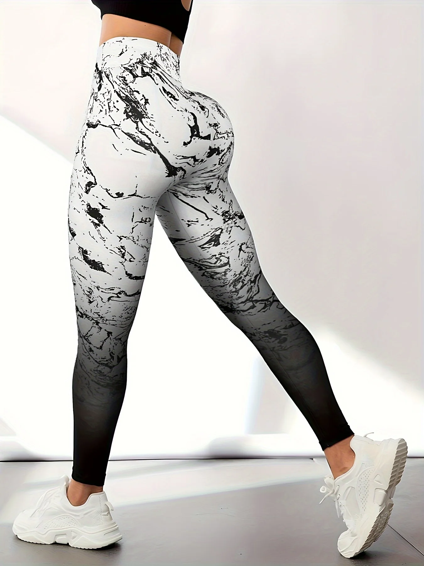 Women Mid‑Rise Fleece Lined Leggings Black White Gradient Marble Print Slim Stretchy Warm Yoga Workout Pants