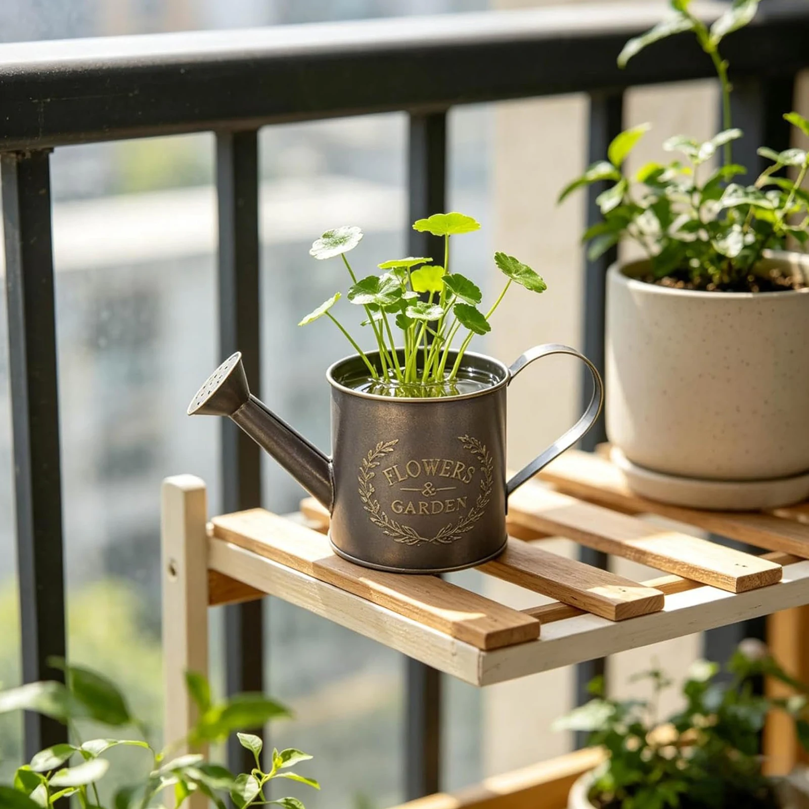 Small Garden Sprinkling Can with Handle Metal Garden Watering Can Vintage Garden Watering Pot for Plant Pots Outdoor Indoor Use