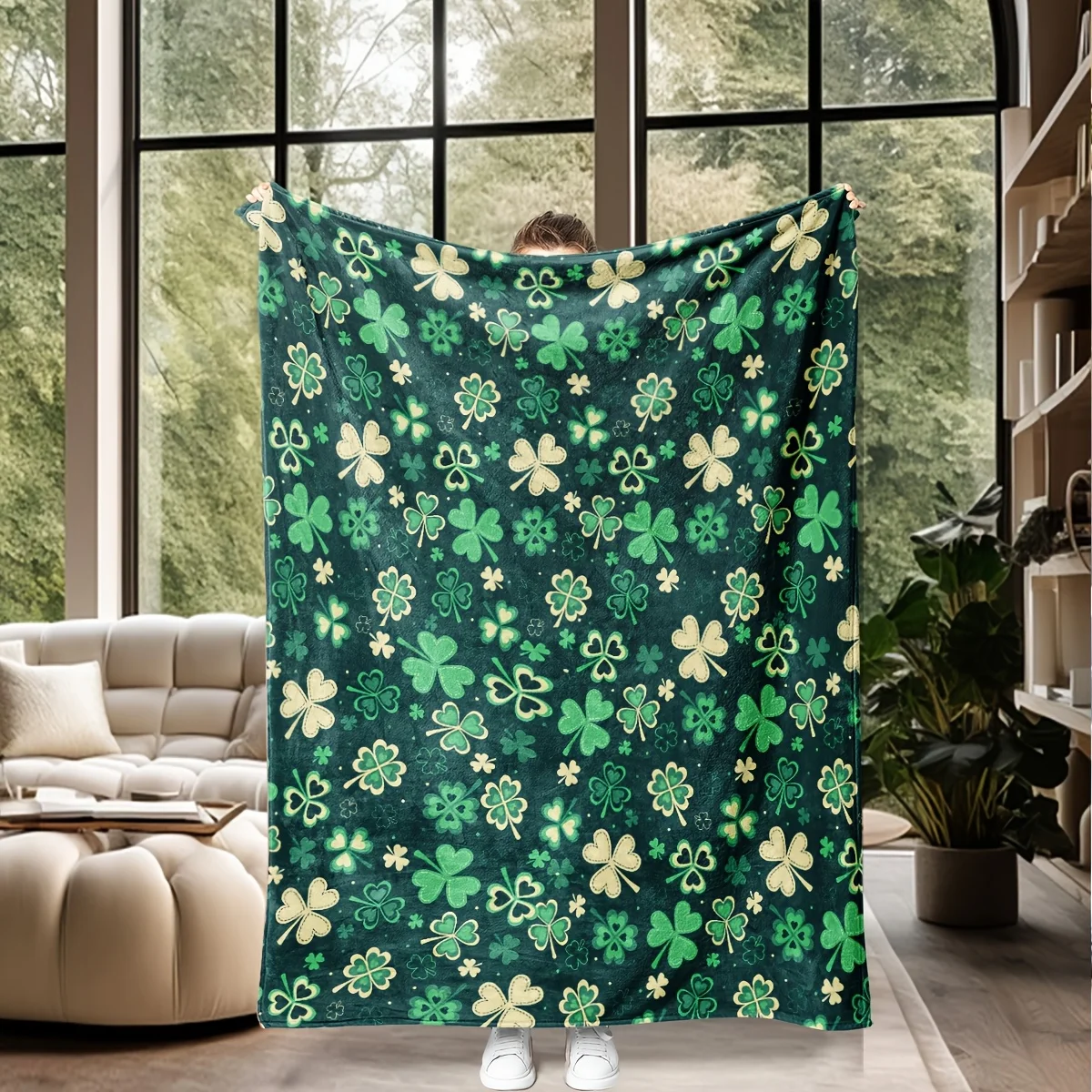 St Patrick Day Clover Blanket Throw Polyester Cozy Decorative Lap Throw Seamless Shamrock Pattern for Sofa Home Decor Gift
