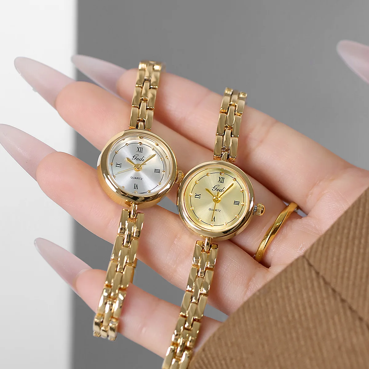Ladies' Watch Compact and Exquisite Bracelet Waterproof Quartz Watch Fashion High end Women's Watches Gift