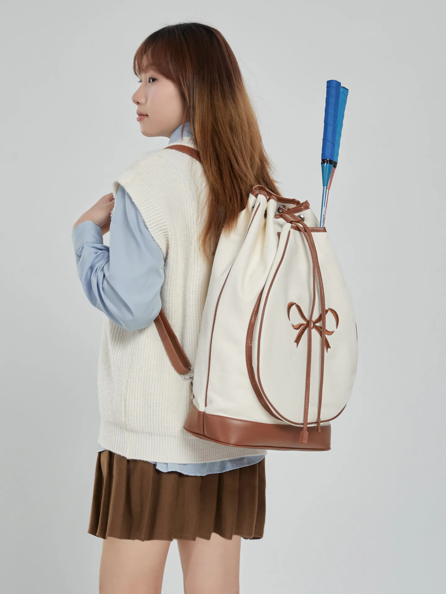 2026 Fashion New Splicing Color Contrasting Bucket Type Bow Pattern Decoration Outdoor Sports Tennis Canvas Backpacks For Women