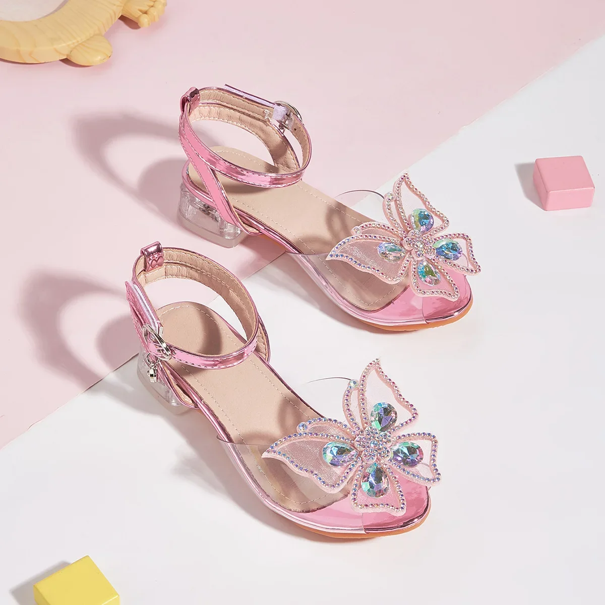 Girls' Princess Sandals 2025 Summer New Rhinestone Butterfly Children's Sandals Fashion Transparent Low Heel Performance Shoes