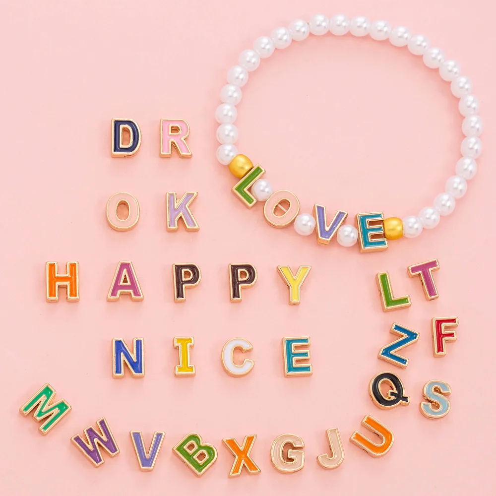 إكسسوار حروف مثقوبة مصنوع من سبيكة الزيت بالتنقيط مكون من 26 حرفًا مطرزًا على شكل سوار من خليط معدني إكسسوار مجوهرات