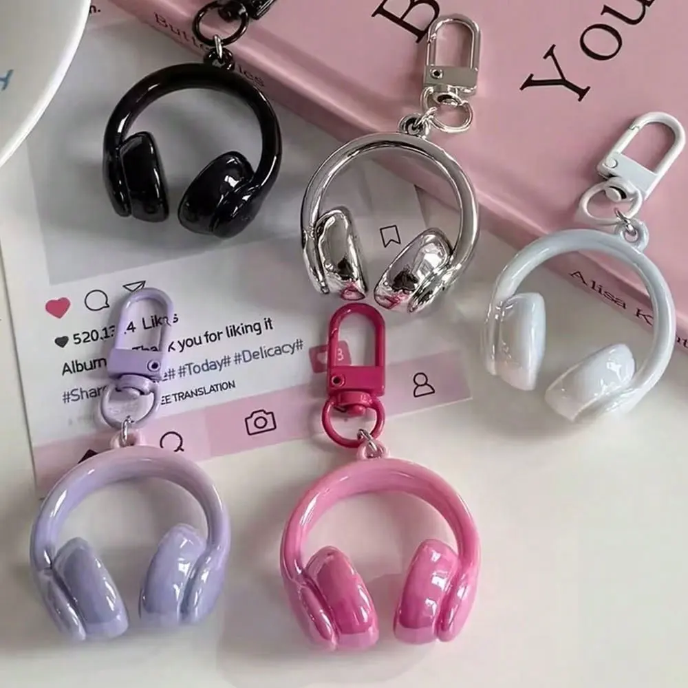 1Pc Simple Sweet and Cool 3D Earphone Keychain Pendant, Minimalist Creative Music-Themed Bag Charm, Mini Cute Pendant with Lobster Clasp, Universal Phone and Camera Charm, Gift for Women and Friends, Versatile Charming Car Key Accessory, Can Be Used as a Wrist Strap or Backpack Chain, Fresh and Unique Design, Fashionable and Versatile to Enhance Ambiance, Exquisite and Durable, Birthday Gift, Practical Small Accessory