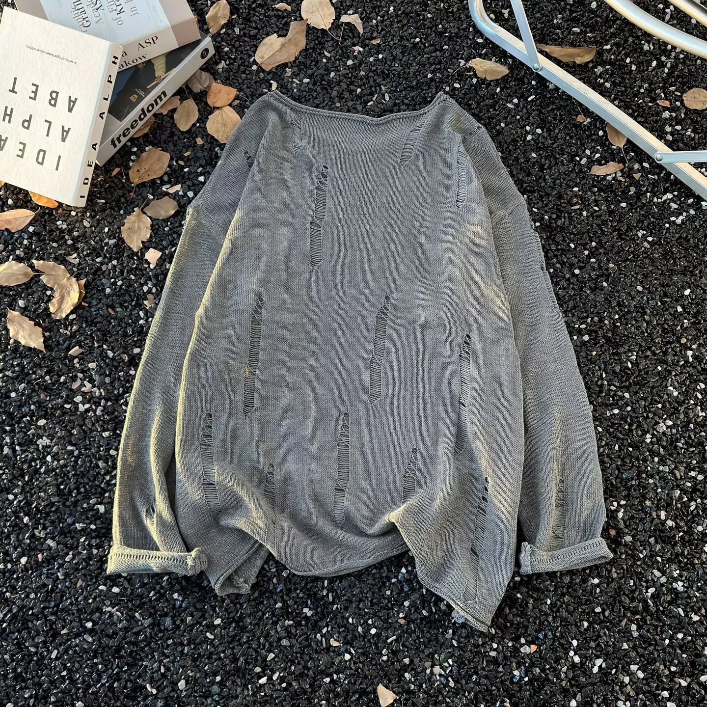 

Trendy Japanese Sle Knitted Top for Men Faionable Hole Design Polyester Fiber Long Sve round Ne Warm And Static Resi...