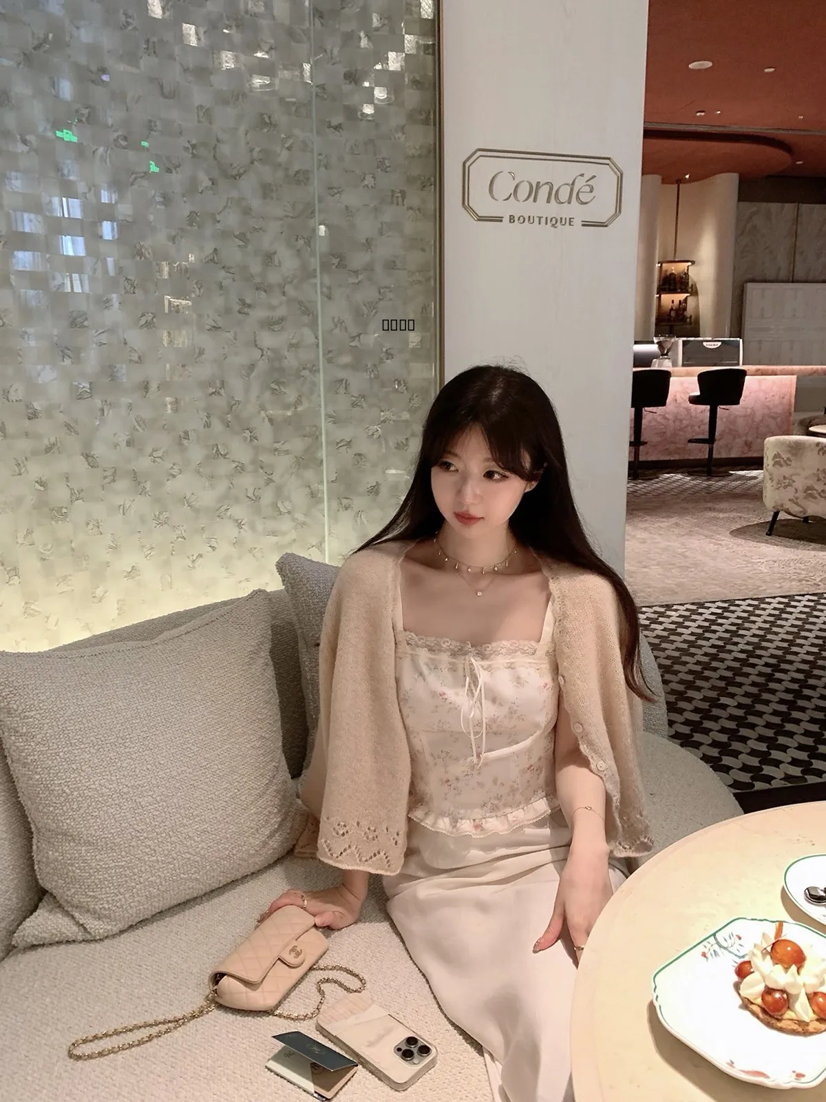 

Женская базовая майка Zhaobao Ni из кружевного атласа с вырезом «сердечко», универсальная, осенняя новинка, модный дизайн для повседневной носки, однотонная.